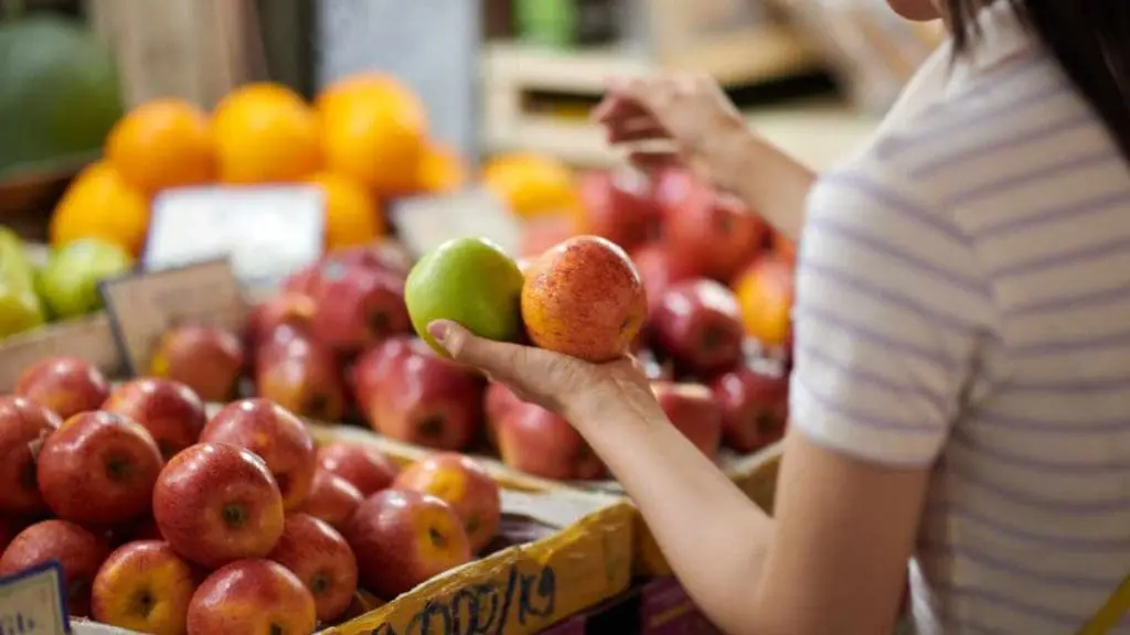 food safety-buying fruit