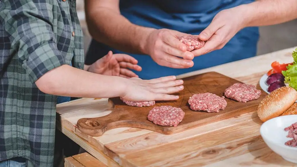 makeing-meat-patties