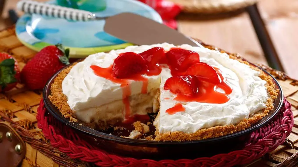 strawberry-cheesecake-and=ice-cream-pie