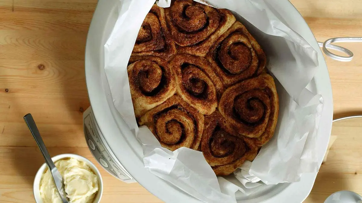slow-cooker-cinnamon-buns