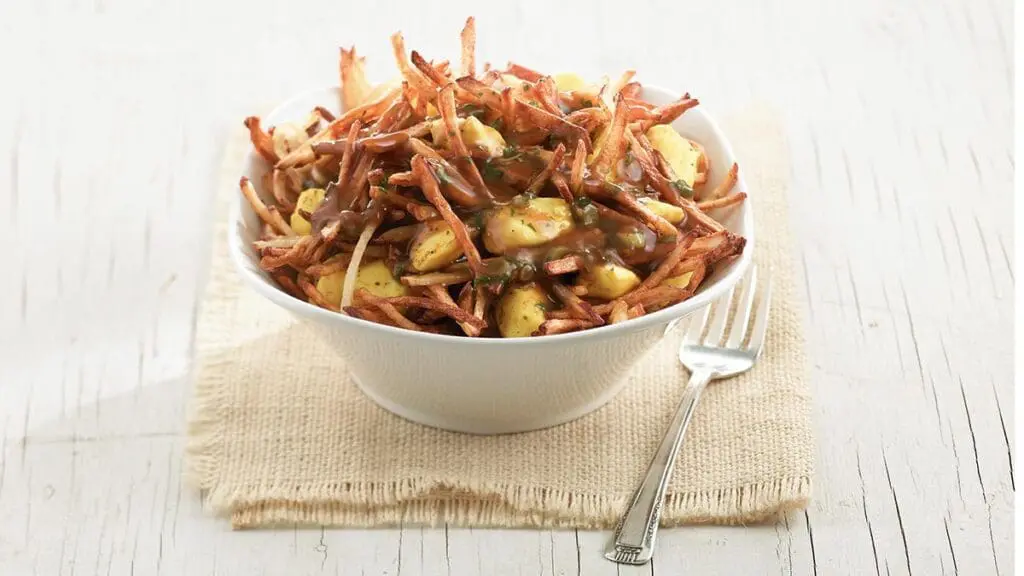thai-curry-poutine