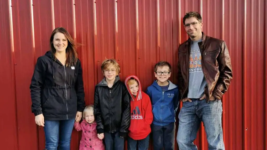 keet-chicken-farm-family