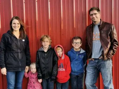 keet-chicken-farm-family