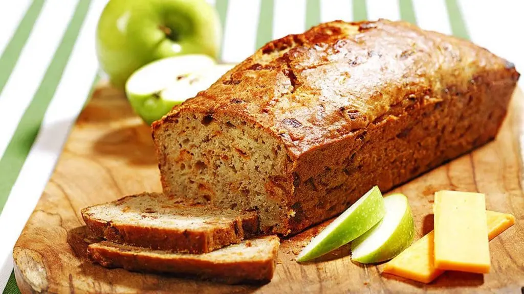 Apple-Cheddar-Bacon-Loaf