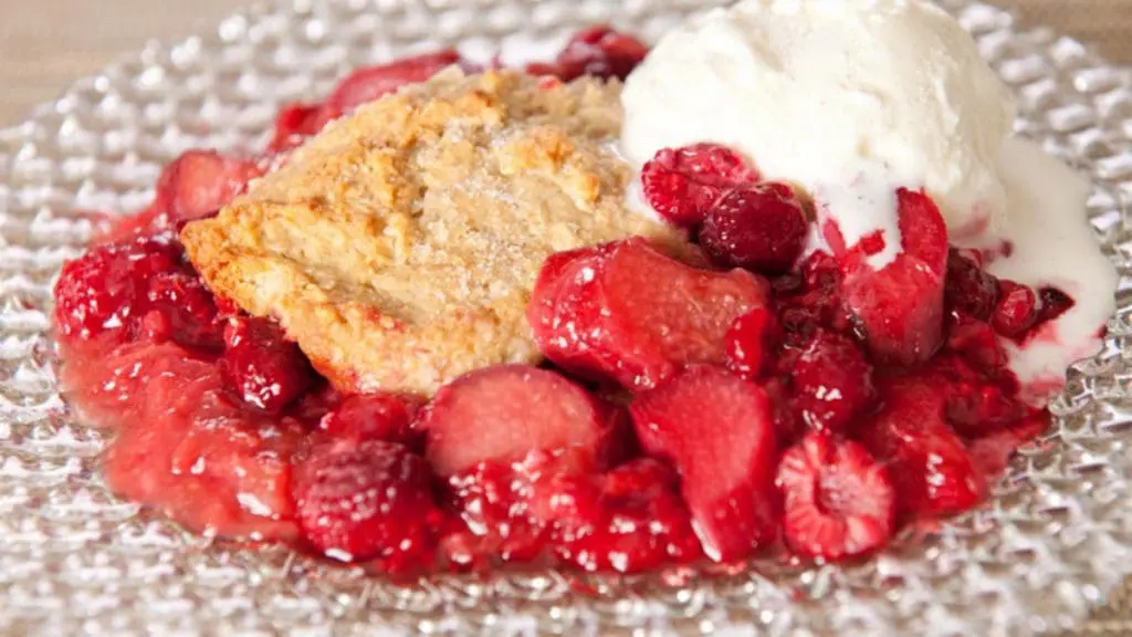raspberry-rhubarb-cobbler