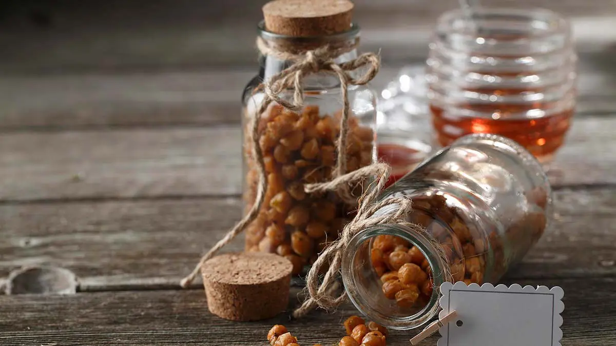 sriracha-honey-roasted-chickpeas
