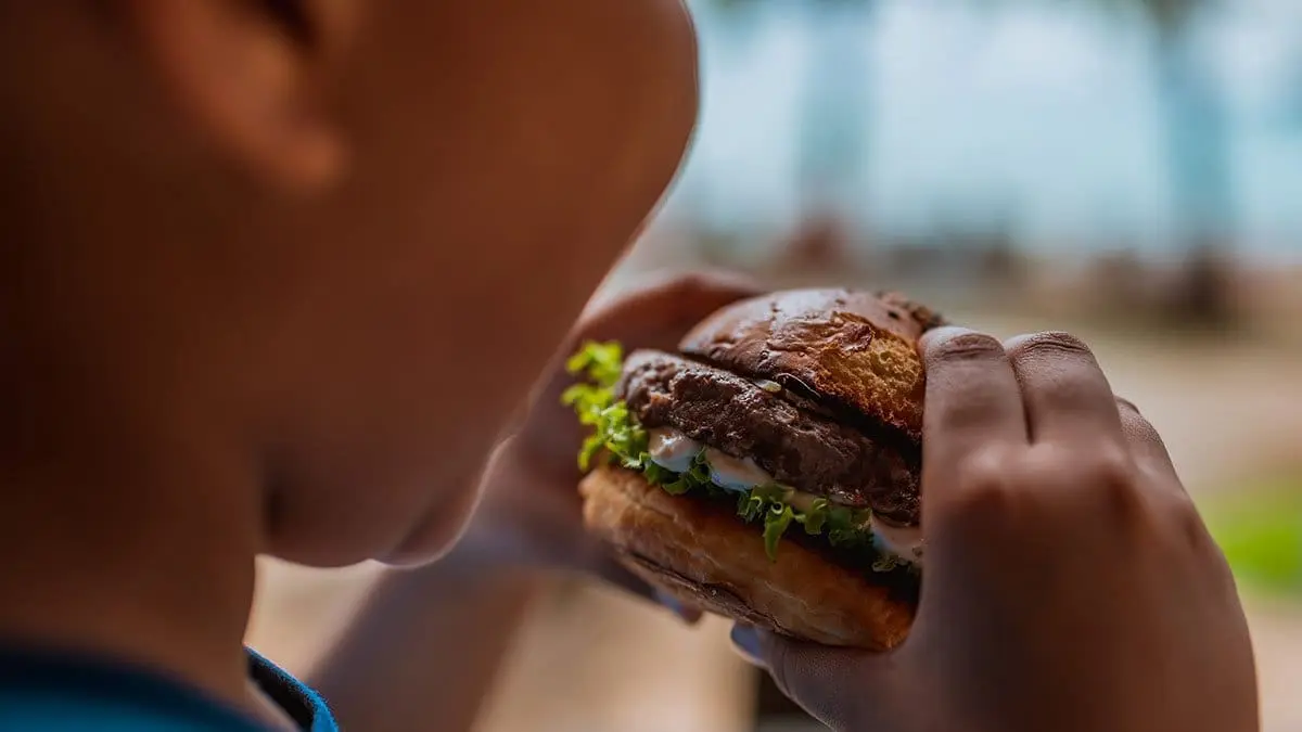 kid eating burger