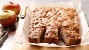 cinnamon-apple-cake