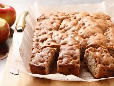 cinnamon-apple-cake