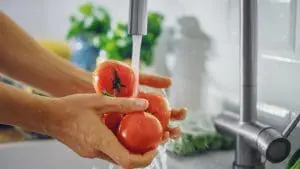 wahing-tomatoes