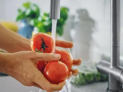 wahing-tomatoes