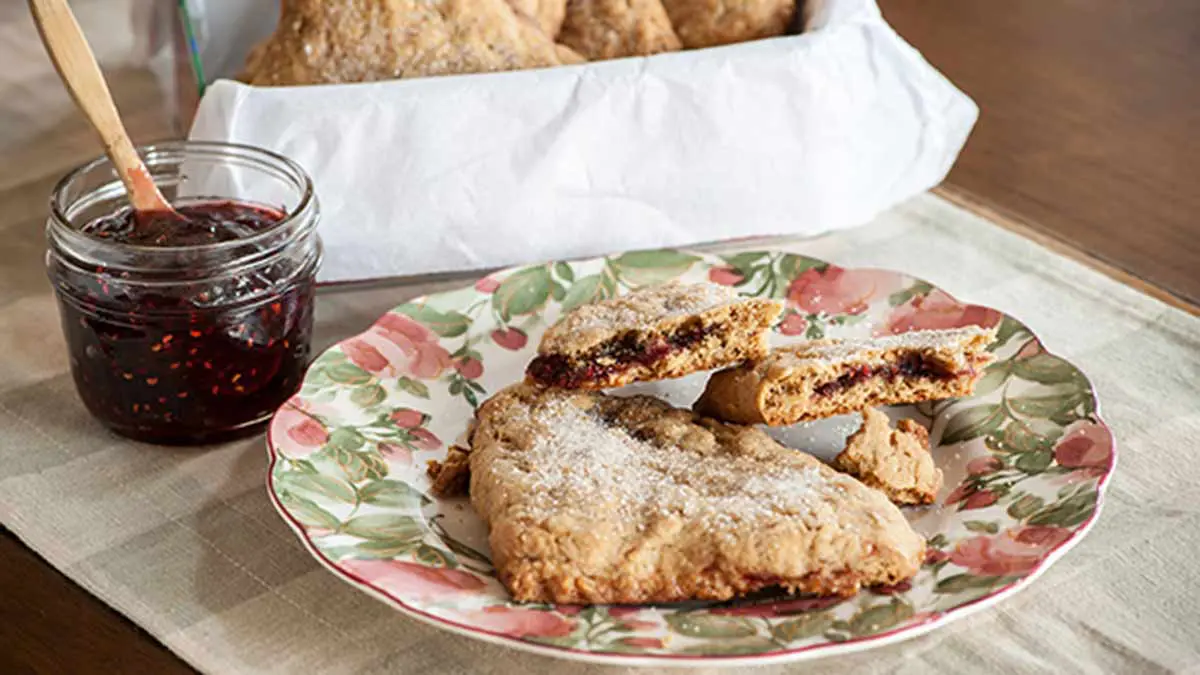 barley flake turnovers jam