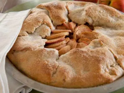 rustic apple pie