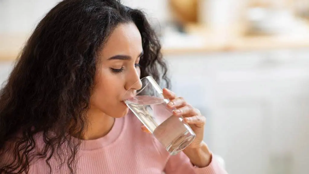 woman-drinking-water