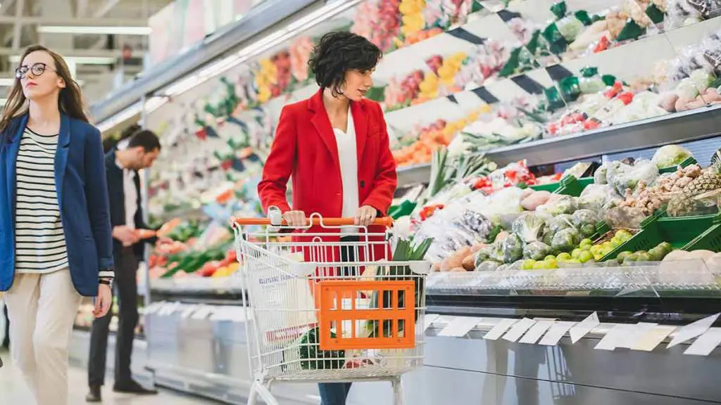 woman grocery shopping