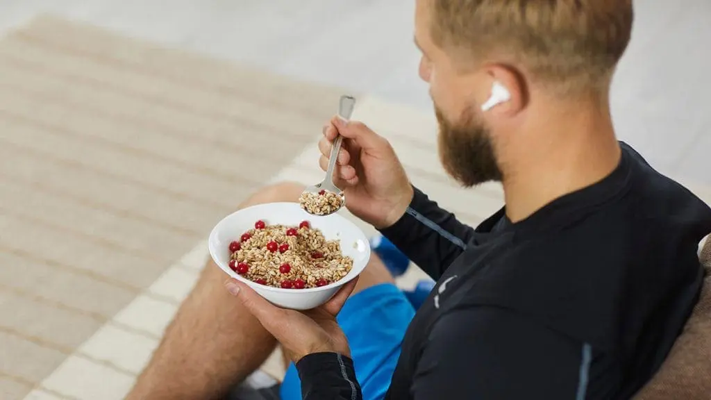man-eating-cereal