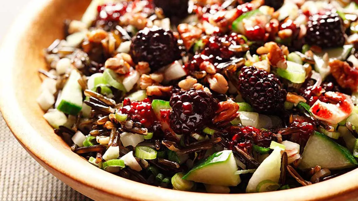 crunchy-wild-rice-salad-with-blackberry-dressing