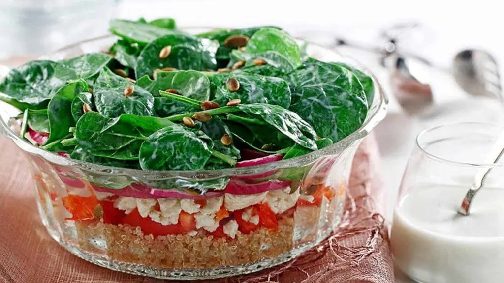 layered-spinach-and-quiona-salad