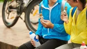 eating-energy-bar