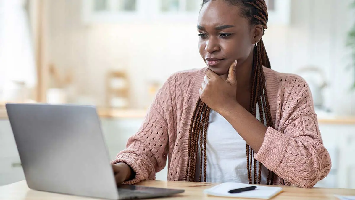 Woman-on-Computer