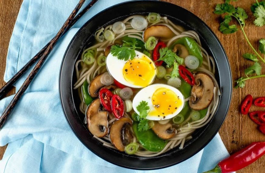 Spinach and Mushroom Soba Noodle Soup