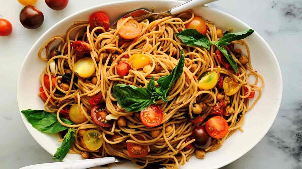 spaghetti-with-balsamic-roasted-tomato-and-chickpeas
