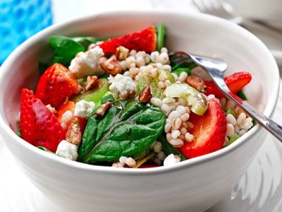 barley-salad-with-spinach-and-strawberries