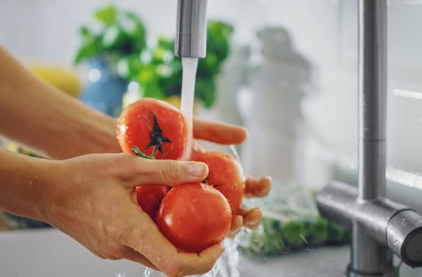 wahing-tomatoes