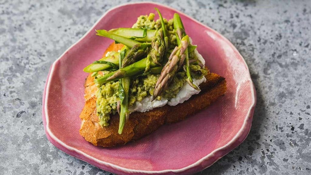 Herbed-Green-Split-Peas-Asparagus-Toast