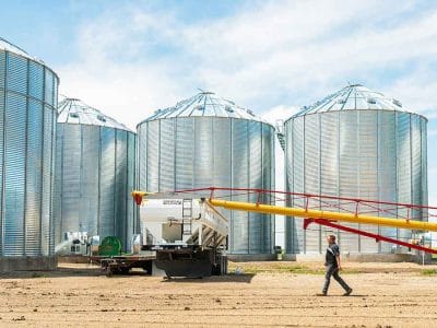 Farmer-In-Bin-Yard-4