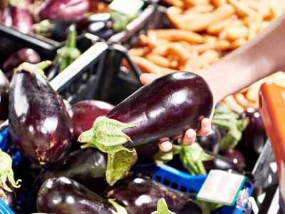 Buying-Eggplant