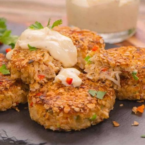 Crab-Cakes-with-Lemon-Aioli