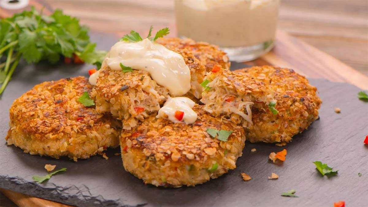 Crab-Cakes-with-Lemon-Aioli