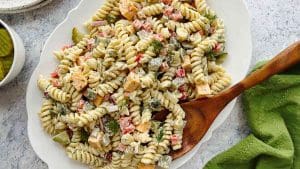 creamy-dill-pickle-pasta-salad