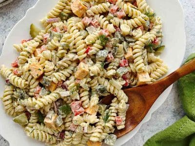 creamy-dill-pickle-pasta-salad