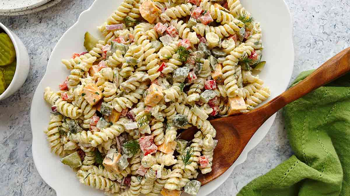 creamy-dill-pickle-pasta-salad