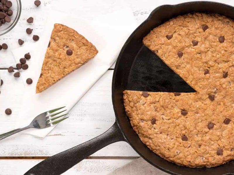 Oatmeal-Chocolate-Chip-Skillet-Cookie