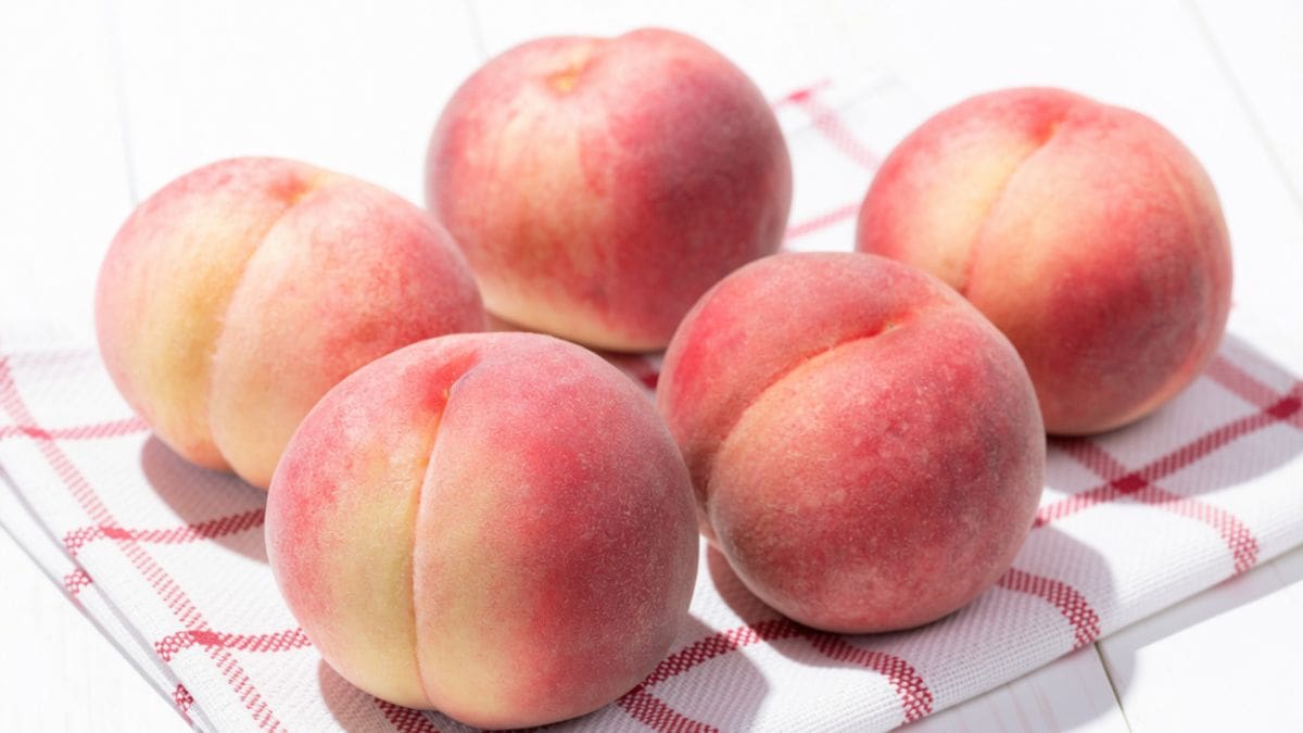 Peaches on a Towel